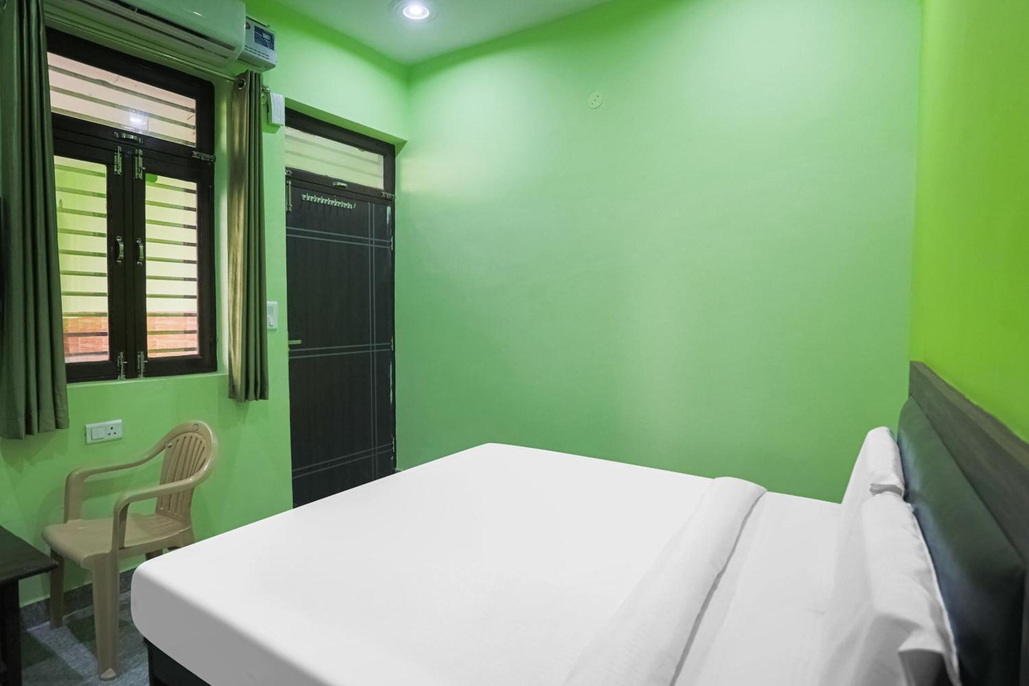 Capital O A-One Hotel Maneszar Kültér fotó