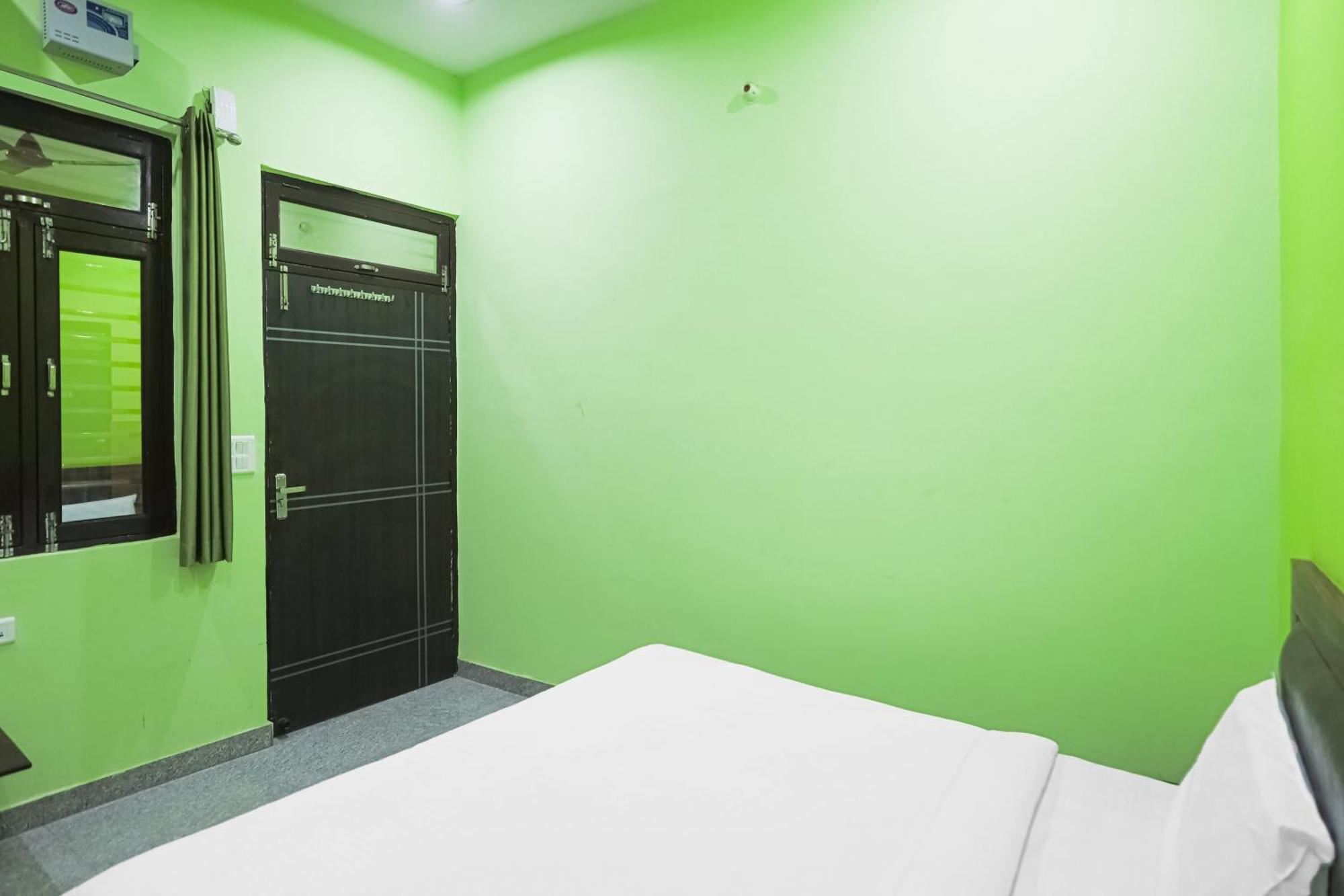 Capital O A-One Hotel Maneszar Kültér fotó