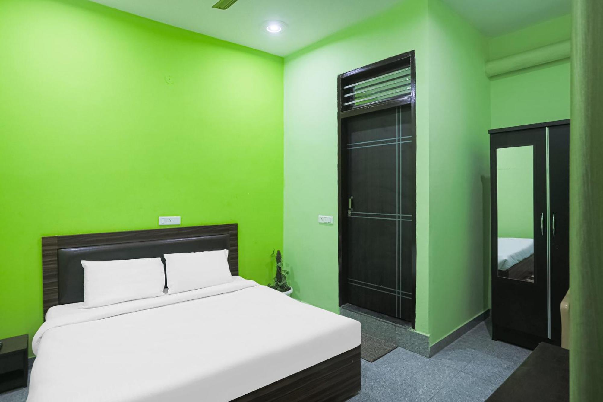 Capital O A-One Hotel Maneszar Kültér fotó